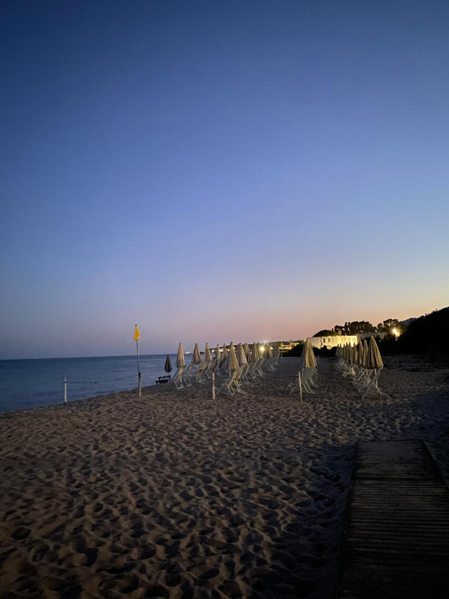 Hotel Mare Pineta Santa Margherita di Pula Kültér fotó