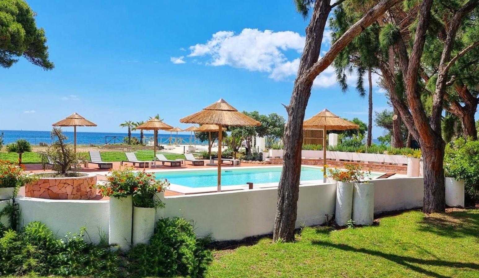 Hotel Mare Pineta Santa Margherita di Pula Kültér fotó
