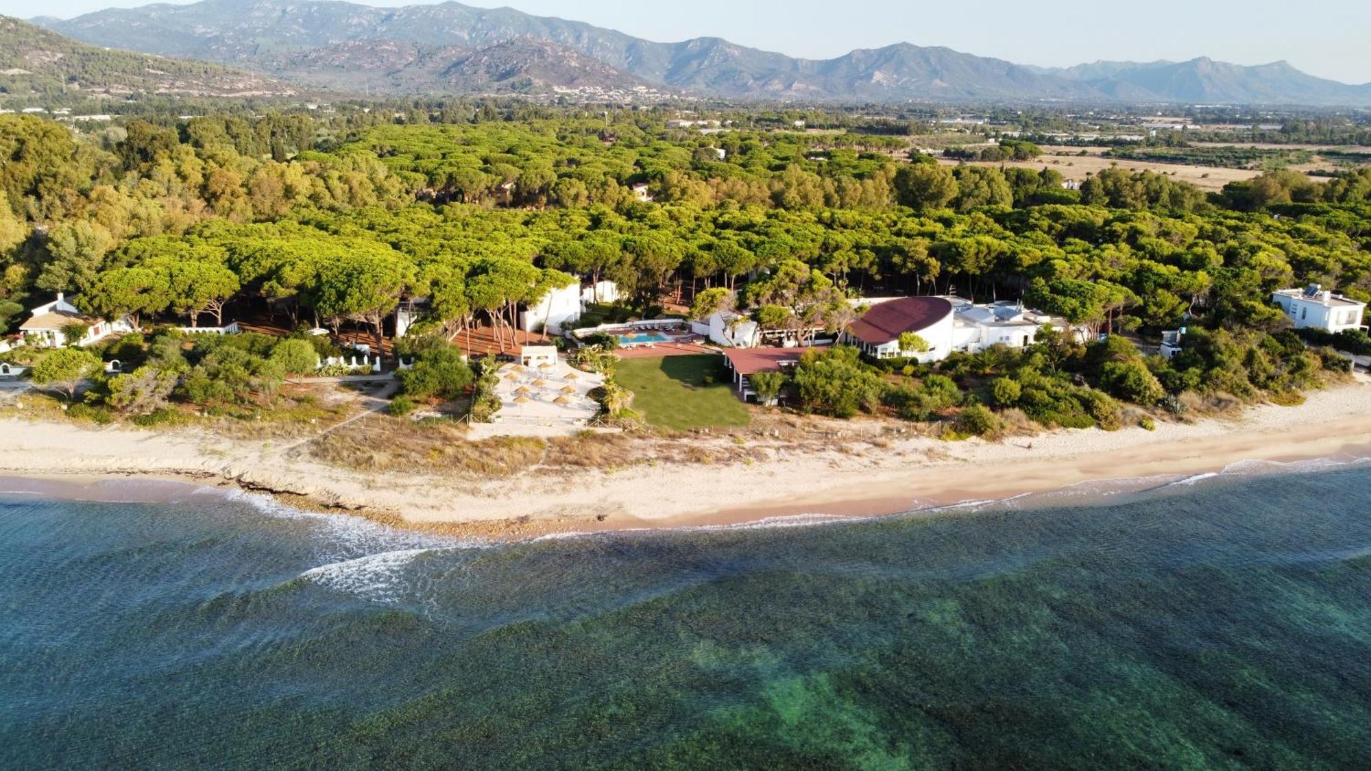 Hotel Mare Pineta Santa Margherita di Pula Kültér fotó