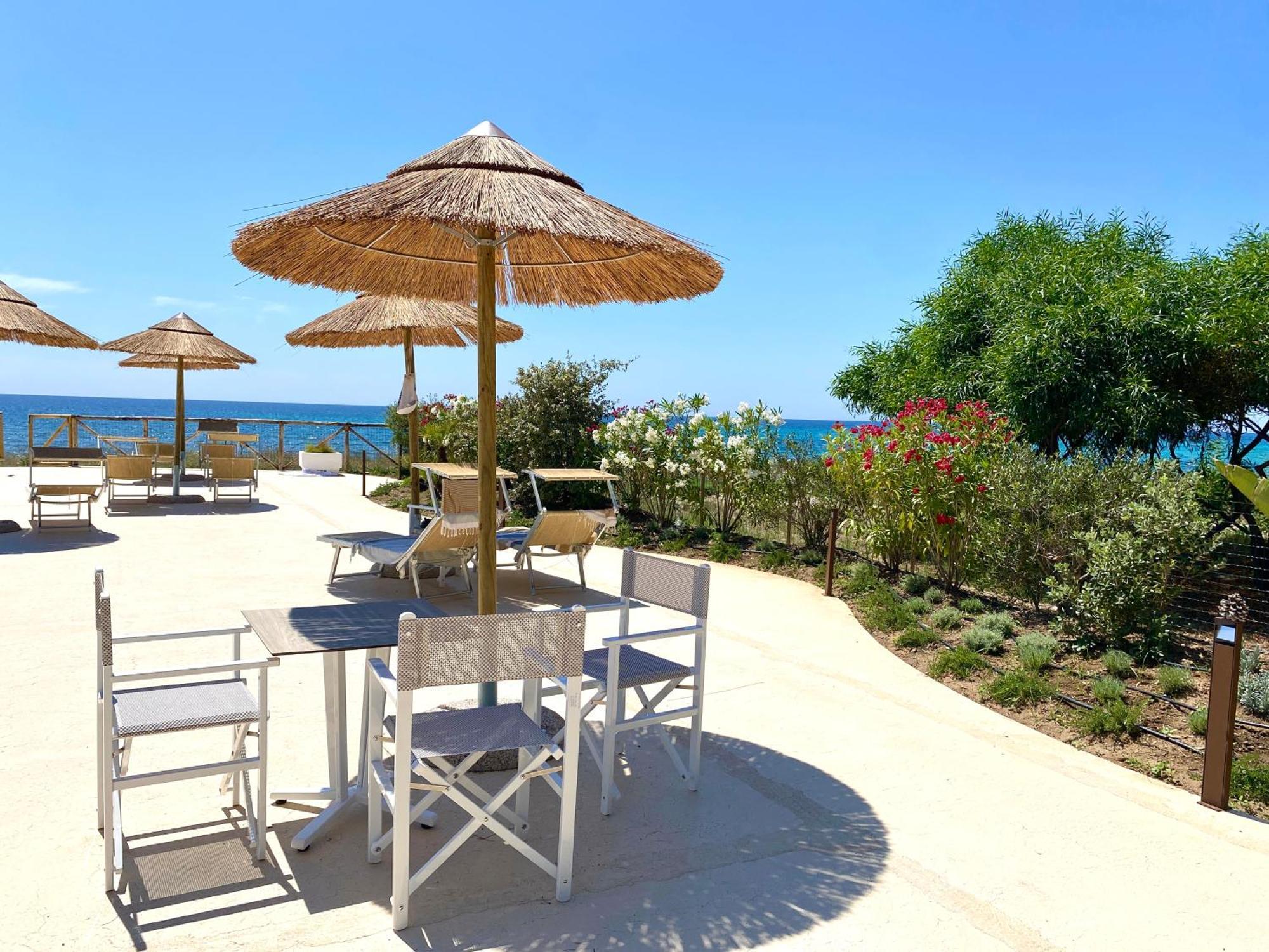 Hotel Mare Pineta Santa Margherita di Pula Kültér fotó