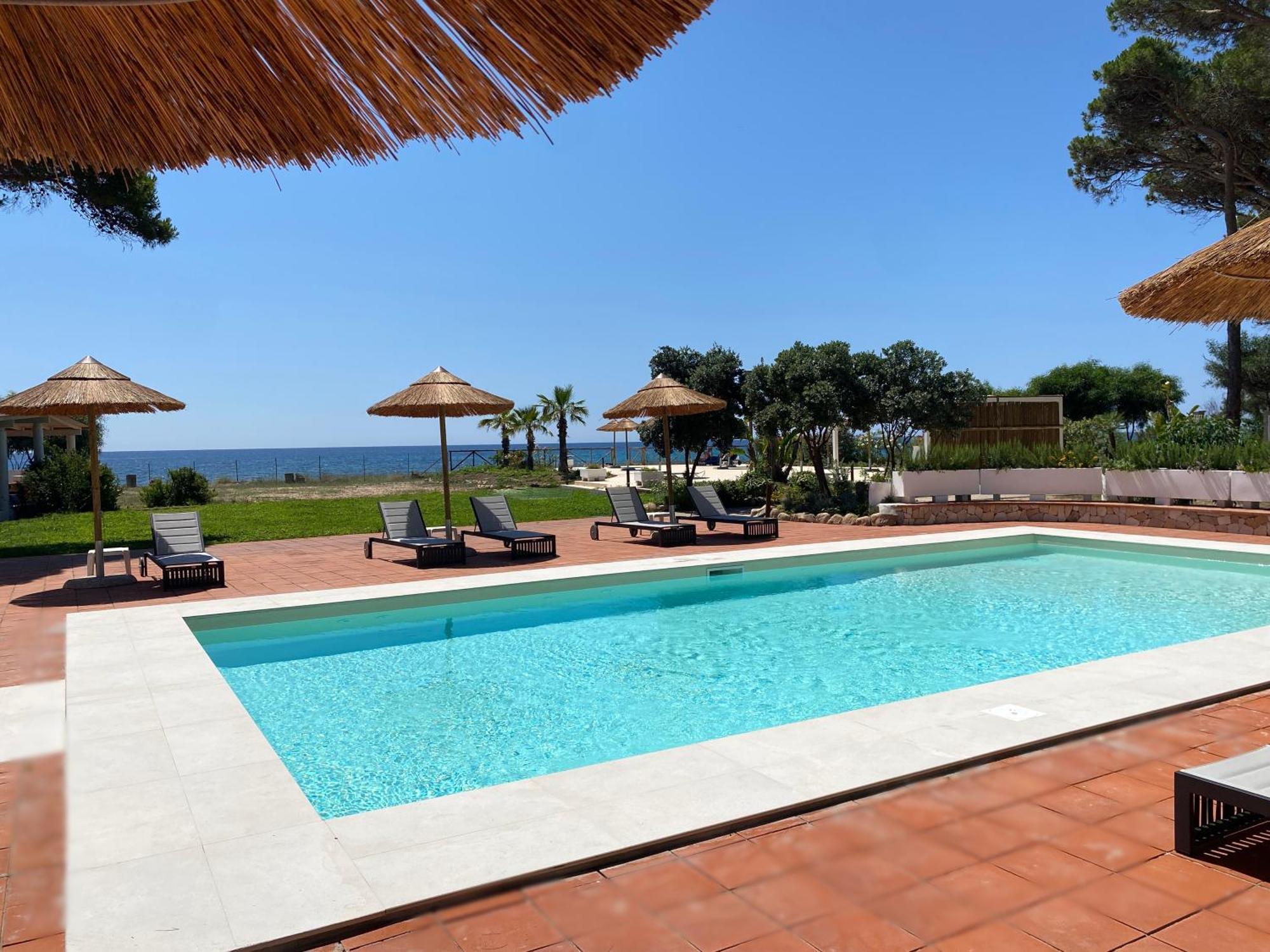 Hotel Mare Pineta Santa Margherita di Pula Kültér fotó