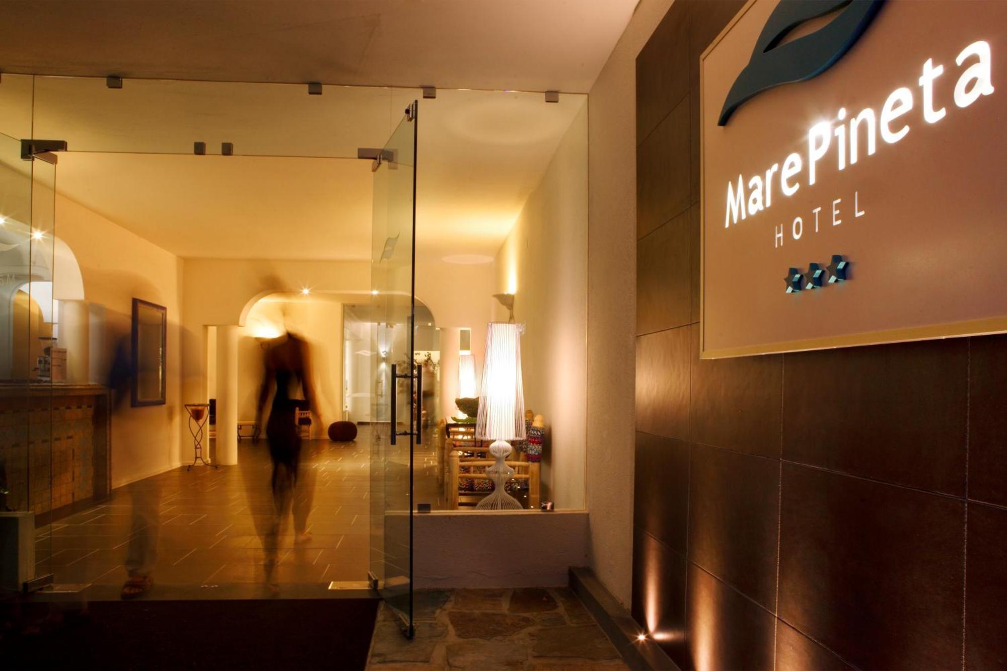 Hotel Mare Pineta Santa Margherita di Pula Kültér fotó