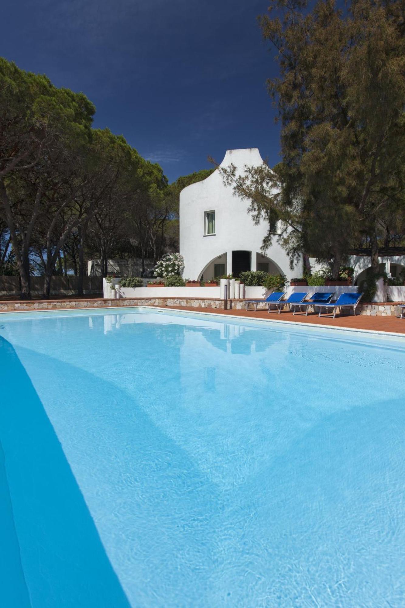 Hotel Mare Pineta Santa Margherita di Pula Kültér fotó