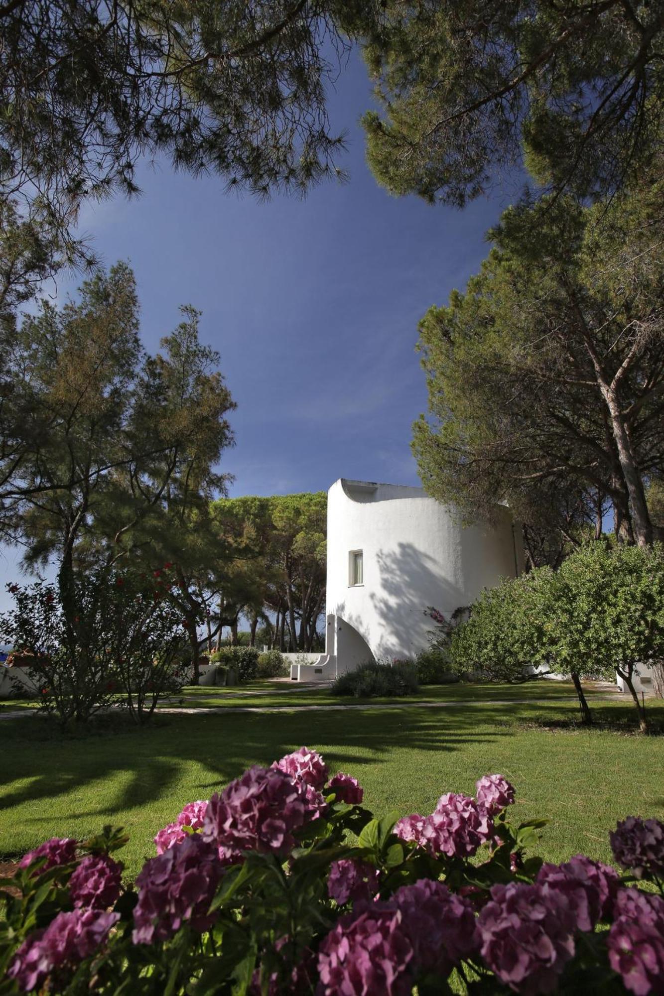 Hotel Mare Pineta Santa Margherita di Pula Kültér fotó